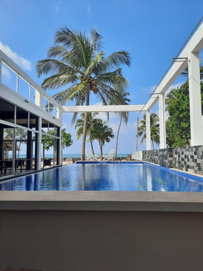 Saara Beach Hotel 마라윌라 외부 사진