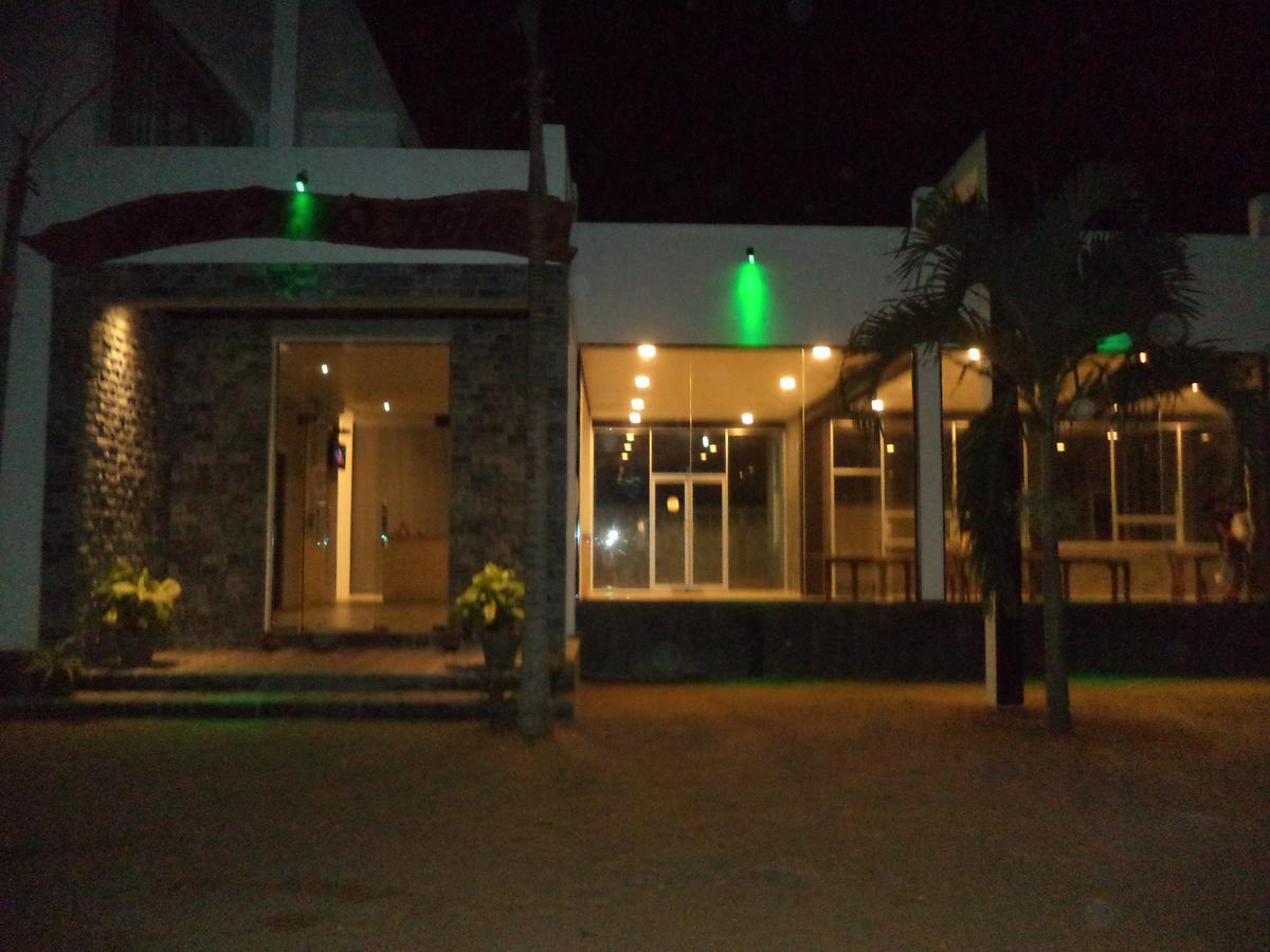 Saara Beach Hotel 마라윌라 외부 사진