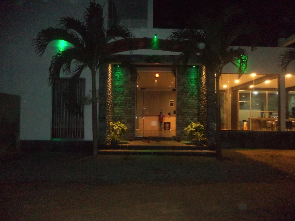 Saara Beach Hotel 마라윌라 외부 사진