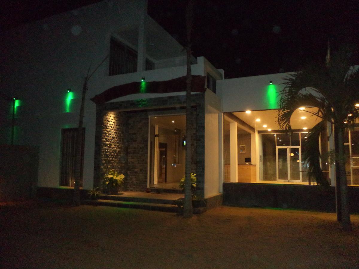 Saara Beach Hotel 마라윌라 외부 사진