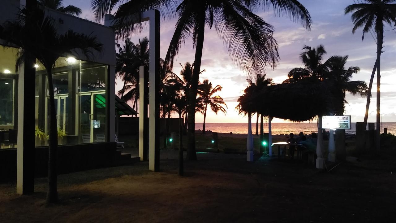 Saara Beach Hotel 마라윌라 외부 사진